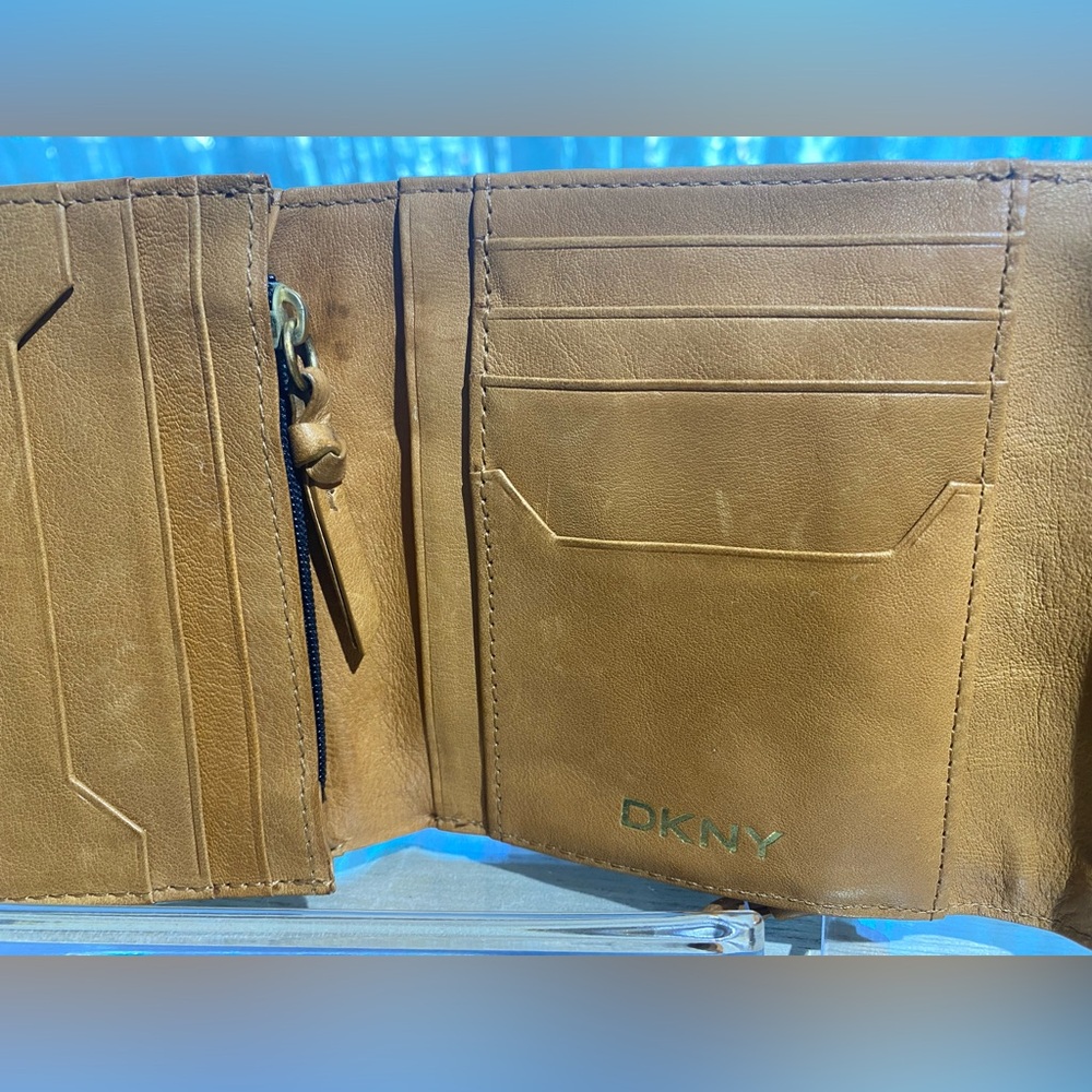 DKNY - Saddle Orange Brown Faux Leather Wallet **FINAL PRICE** - Picture 6 of 6